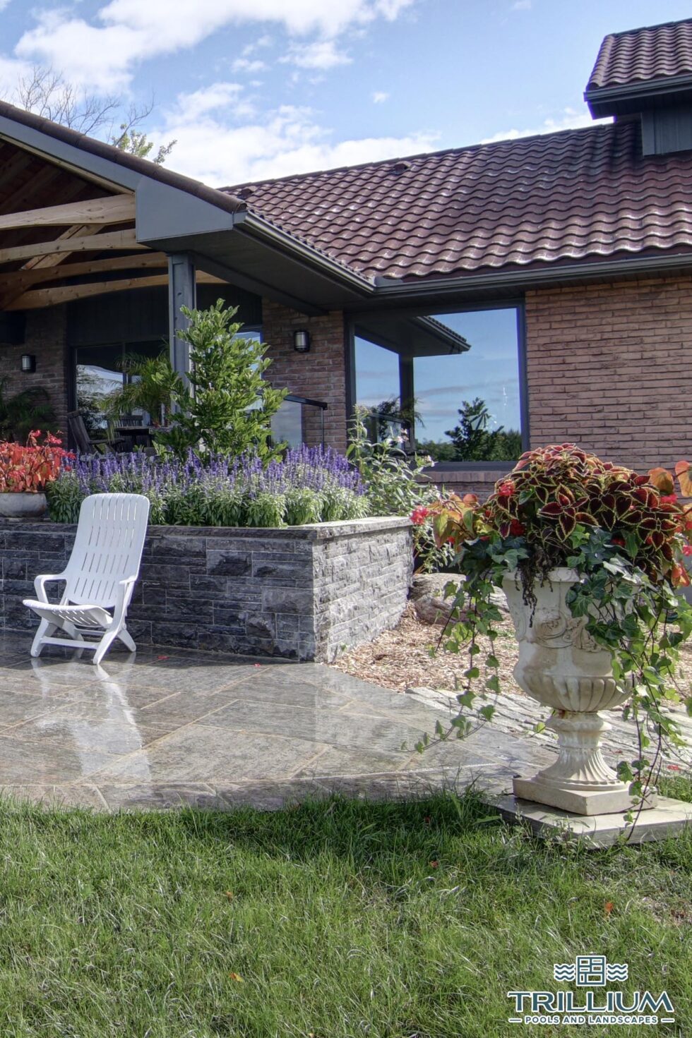 Trillium Pools and Landscapes - Pool and Patio