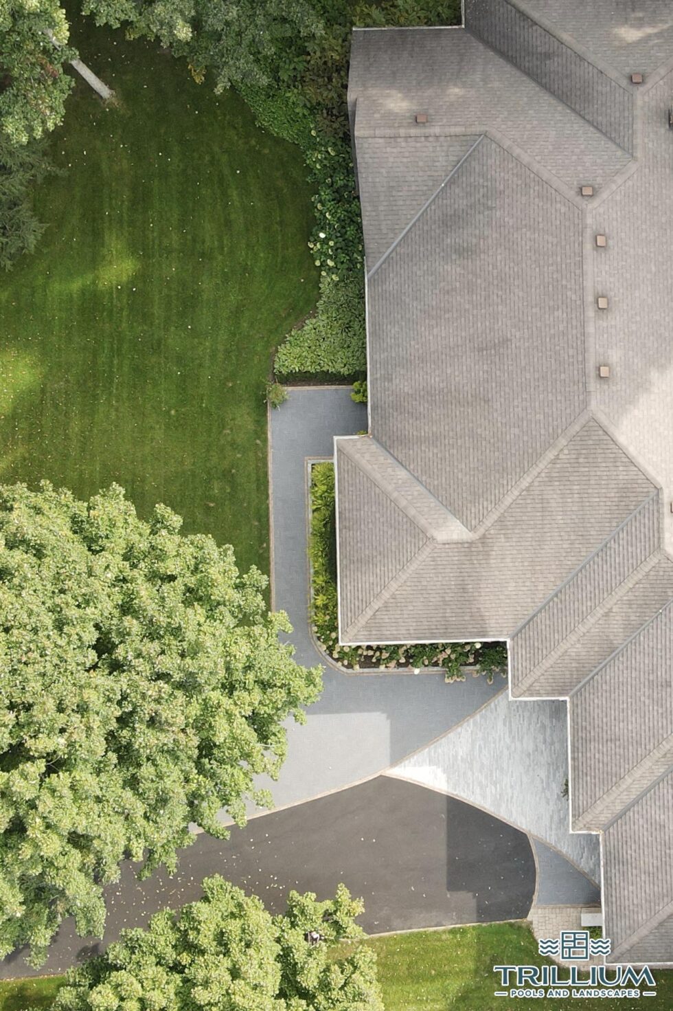 Trillium Pools and Landscapes - Pool and Patio